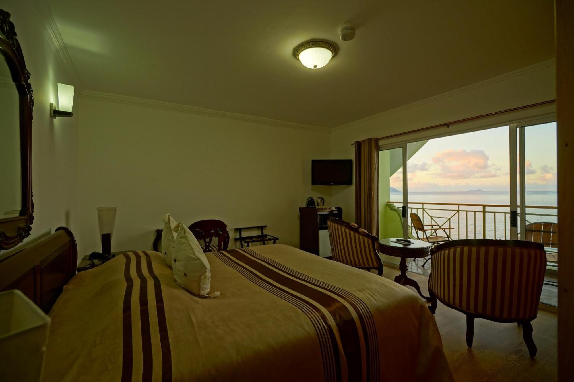 בל אומברה Treasure Cove Hotel & Restaurant מראה חיצוני תמונה