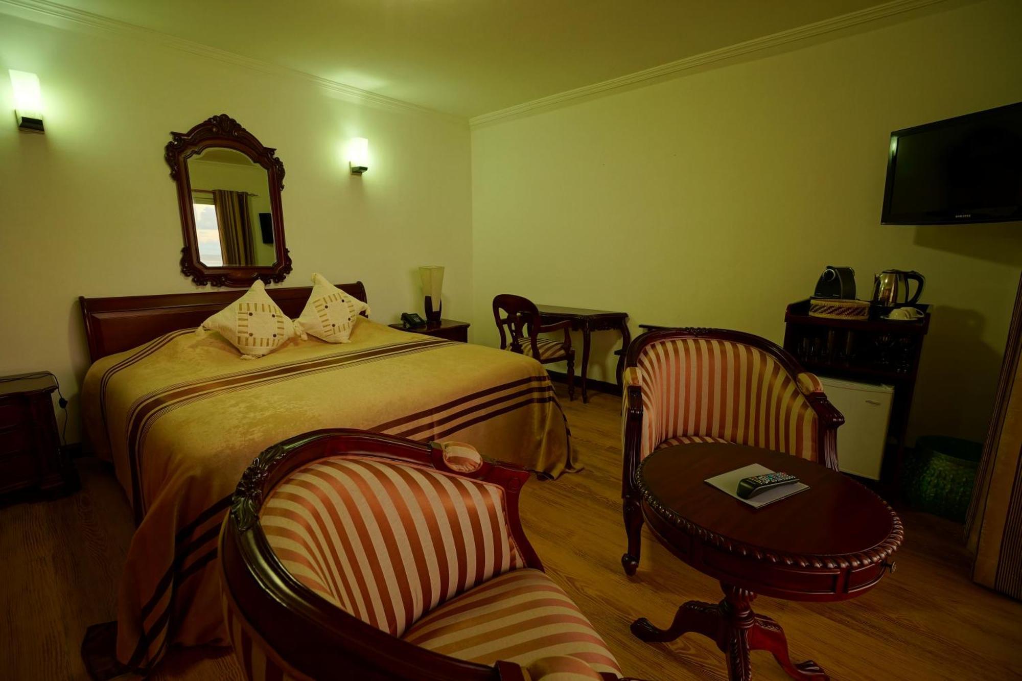 בל אומברה Treasure Cove Hotel & Restaurant מראה חיצוני תמונה
